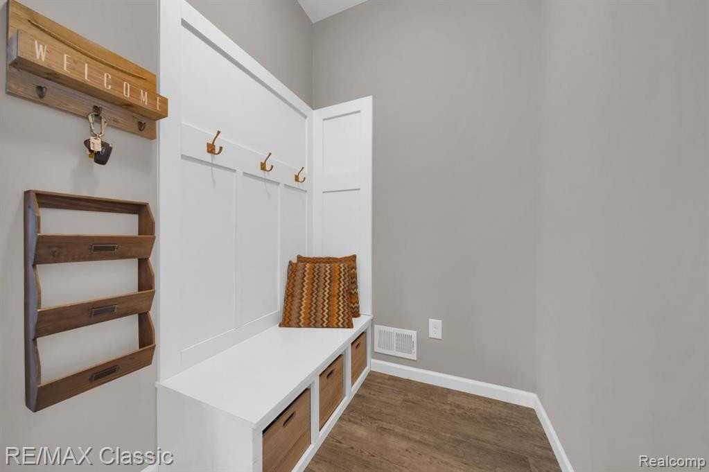 384 VENTURA, Howell, MI 48855 — Photo 13