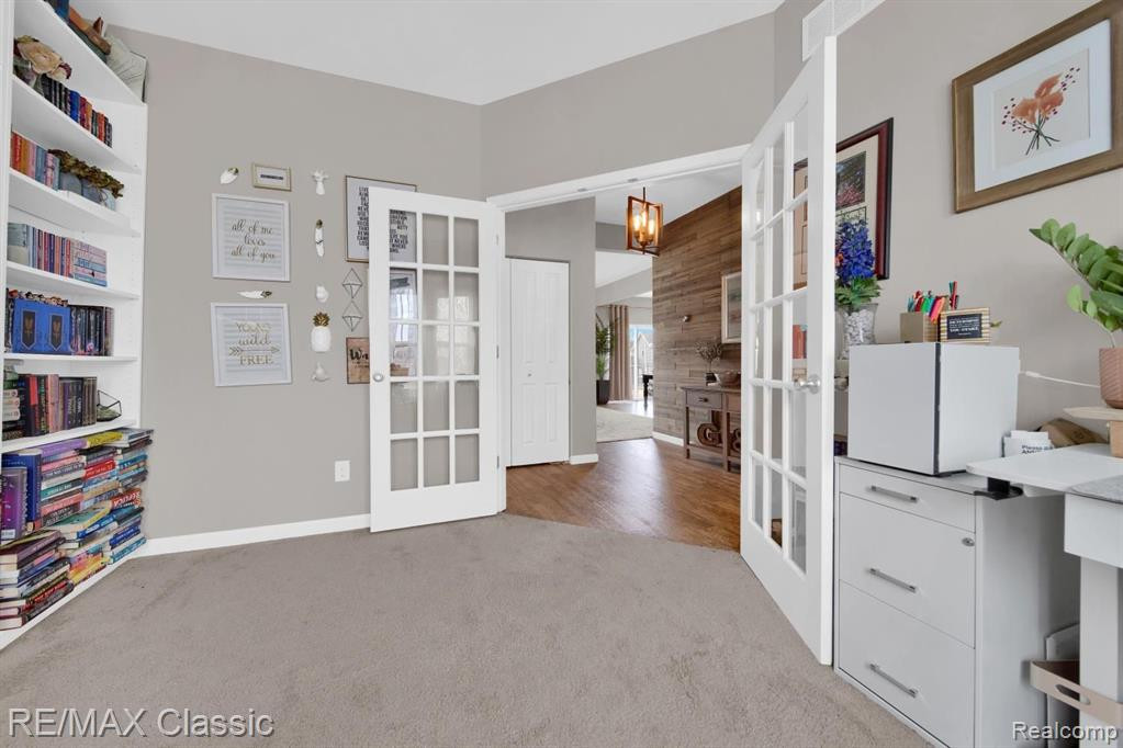 384 VENTURA, Howell, MI 48855 — Photo 14