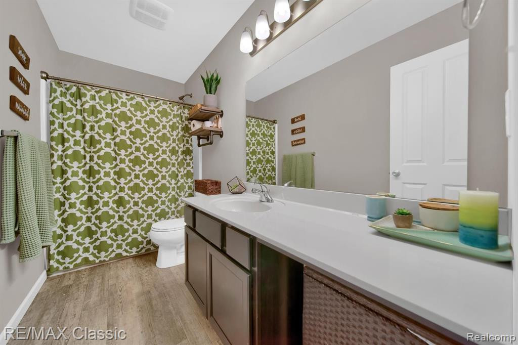 384 VENTURA, Howell, MI 48855 — Photo 16