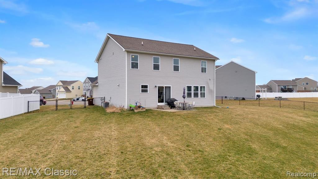 384 VENTURA, Howell, MI 48855 — Photo 18