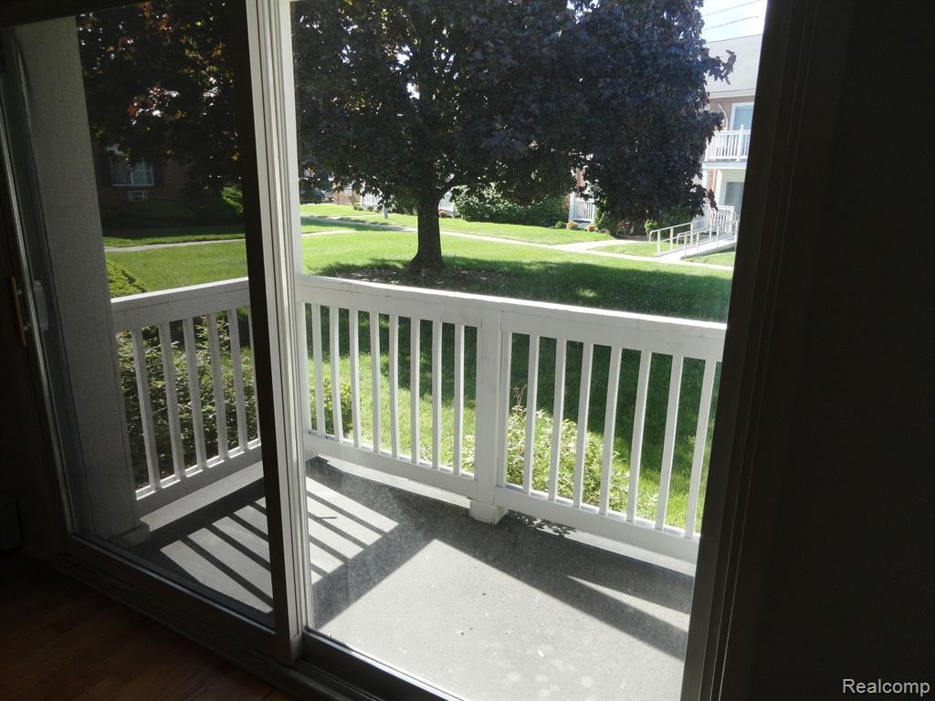 2420 Parmenter, Royal Oak, MI 48073 — Photo 12