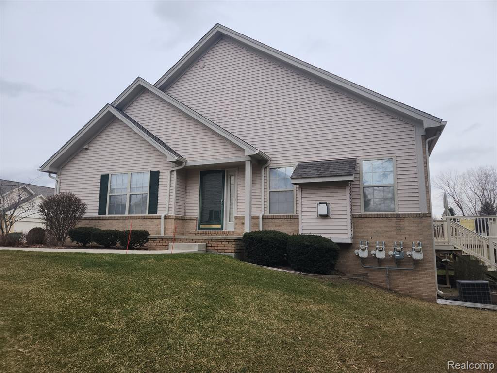 23585 ASHLEY Drive, Flat Rock, MI 48134 — Photo 2