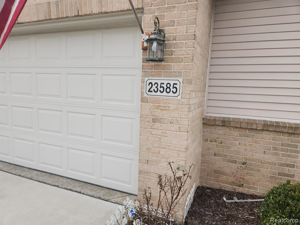 23585 ASHLEY Drive, Flat Rock, MI 48134 — Photo 6