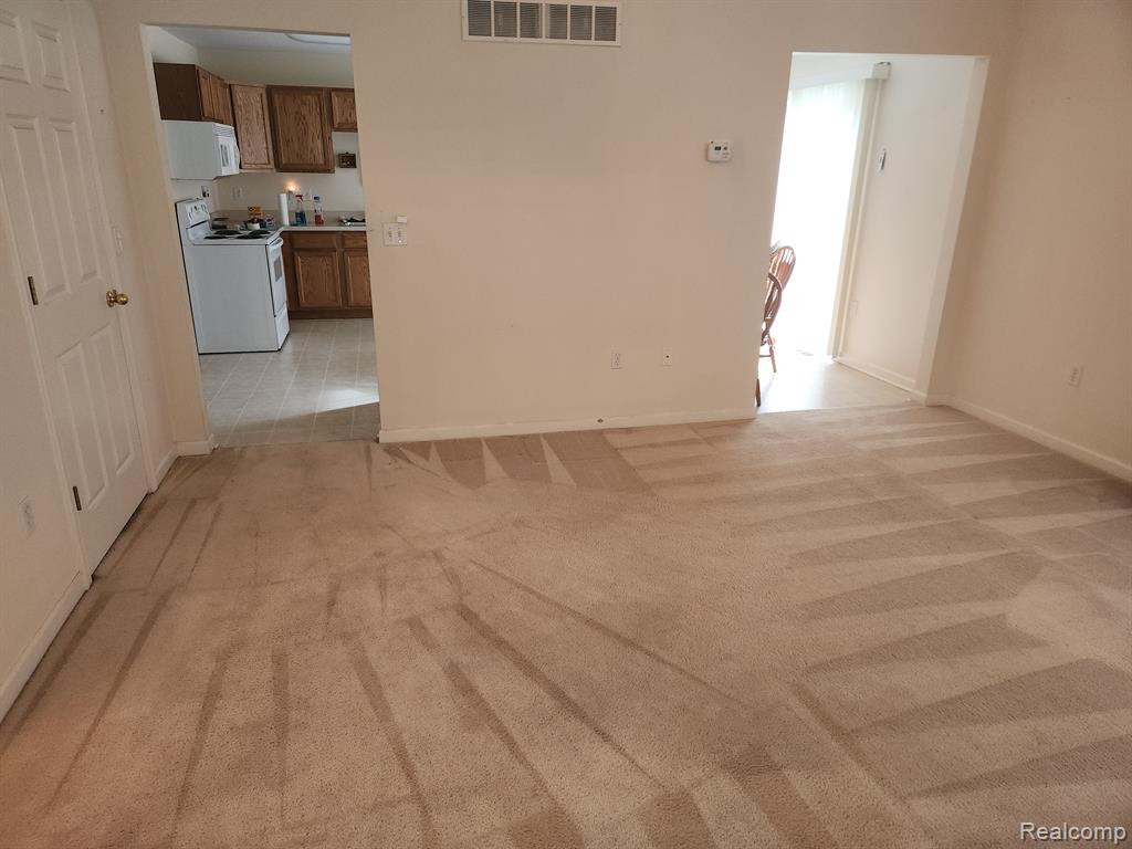 23585 ASHLEY Drive, Flat Rock, MI 48134 — Photo 8
