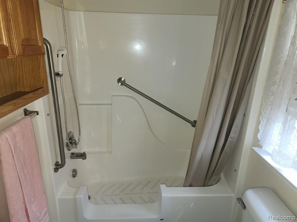 23585 ASHLEY Drive, Flat Rock, MI 48134 — Photo 14