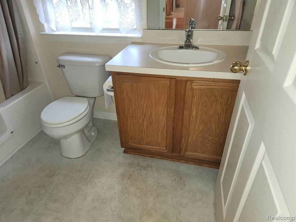 23585 ASHLEY Drive, Flat Rock, MI 48134 — Photo 15