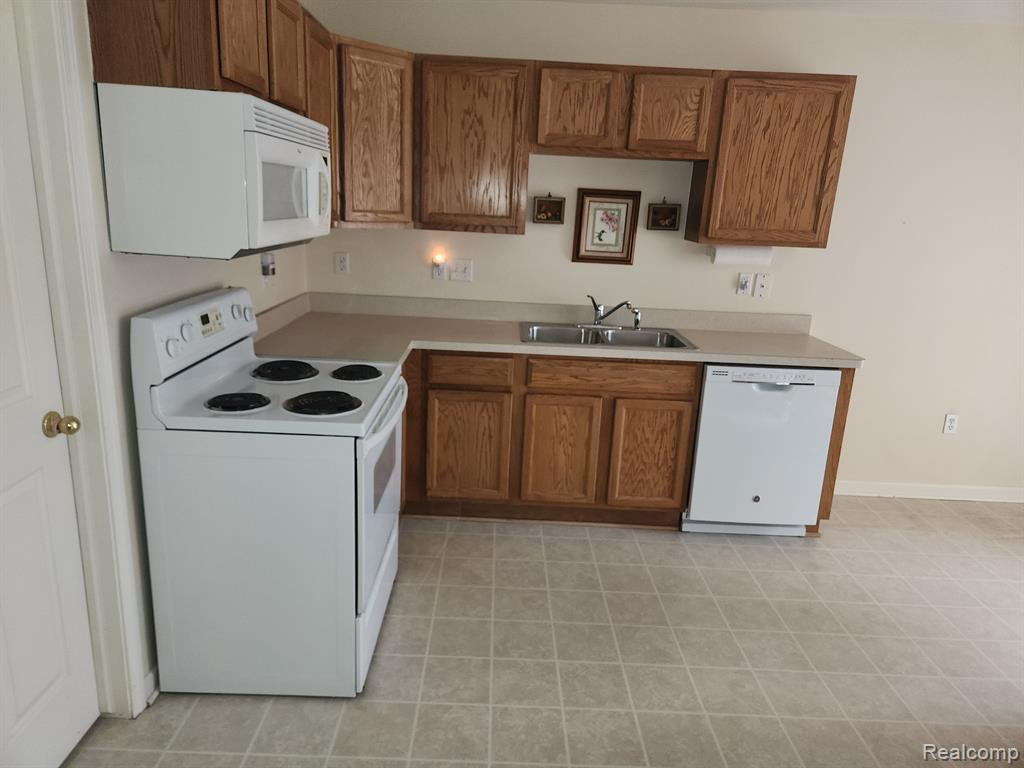 23585 ASHLEY Drive, Flat Rock, MI 48134 — Photo 23