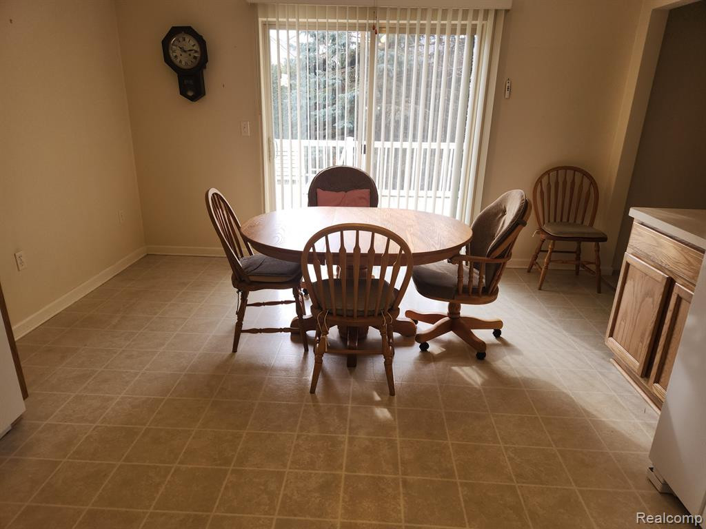 23585 ASHLEY Drive, Flat Rock, MI 48134 — Photo 24