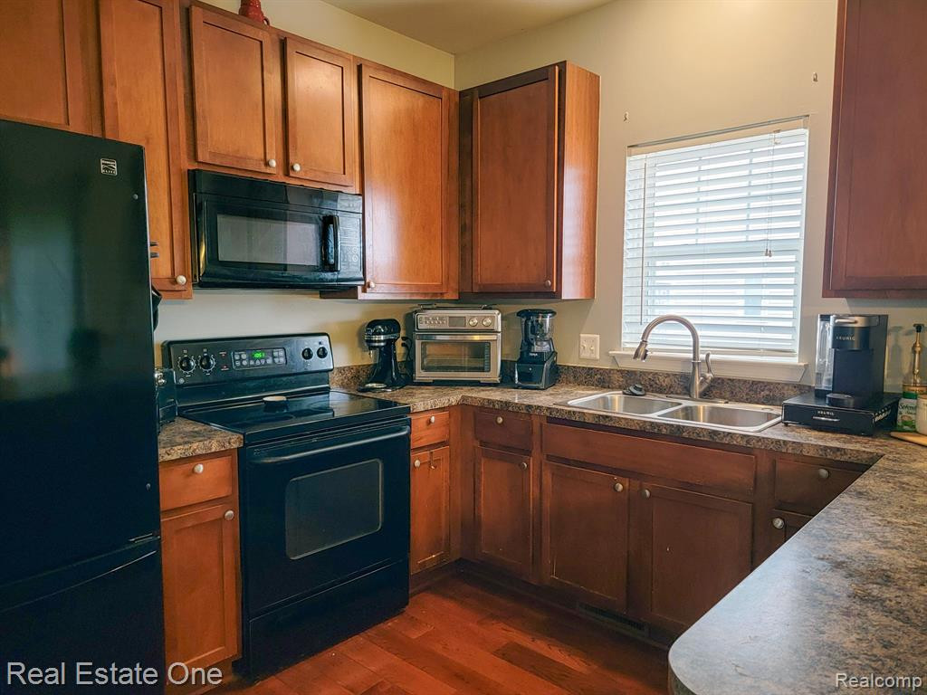 199 CENTER Boulevard, Wixom, MI 48393 — Photo 2