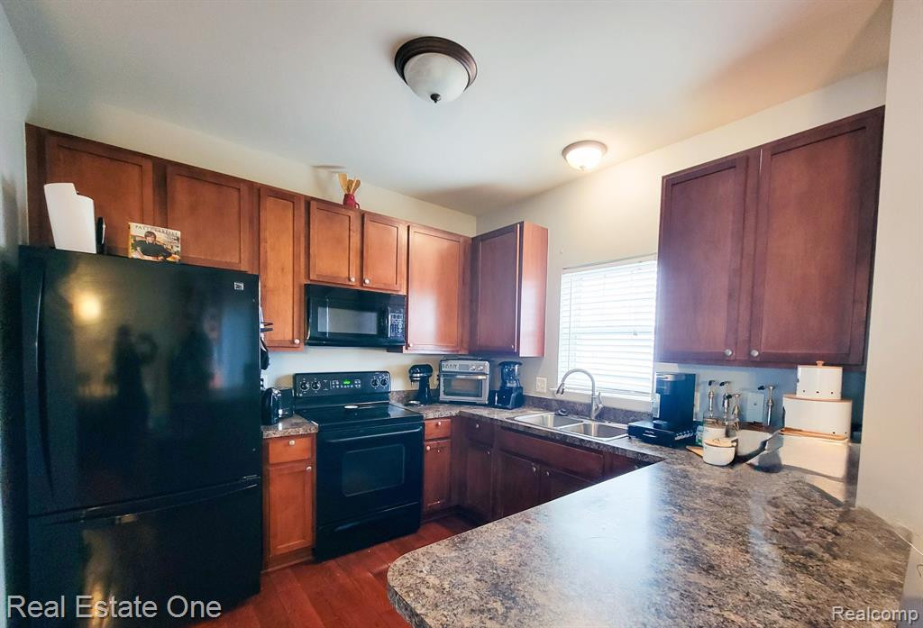 199 CENTER Boulevard, Wixom, MI 48393 — Photo 4