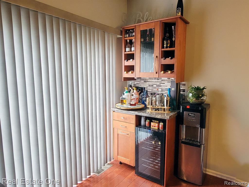 199 CENTER Boulevard, Wixom, MI 48393 — Photo 5
