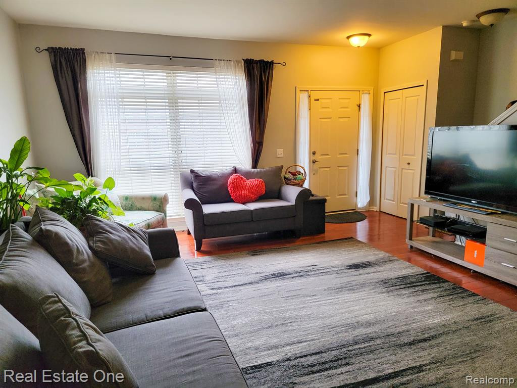 199 CENTER Boulevard, Wixom, MI 48393 — Photo 7