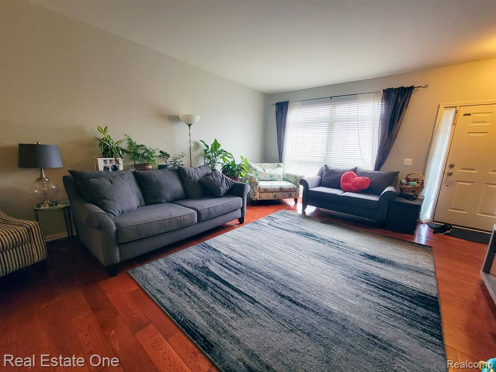 199 CENTER Boulevard, Wixom, MI 48393 — Photo 8