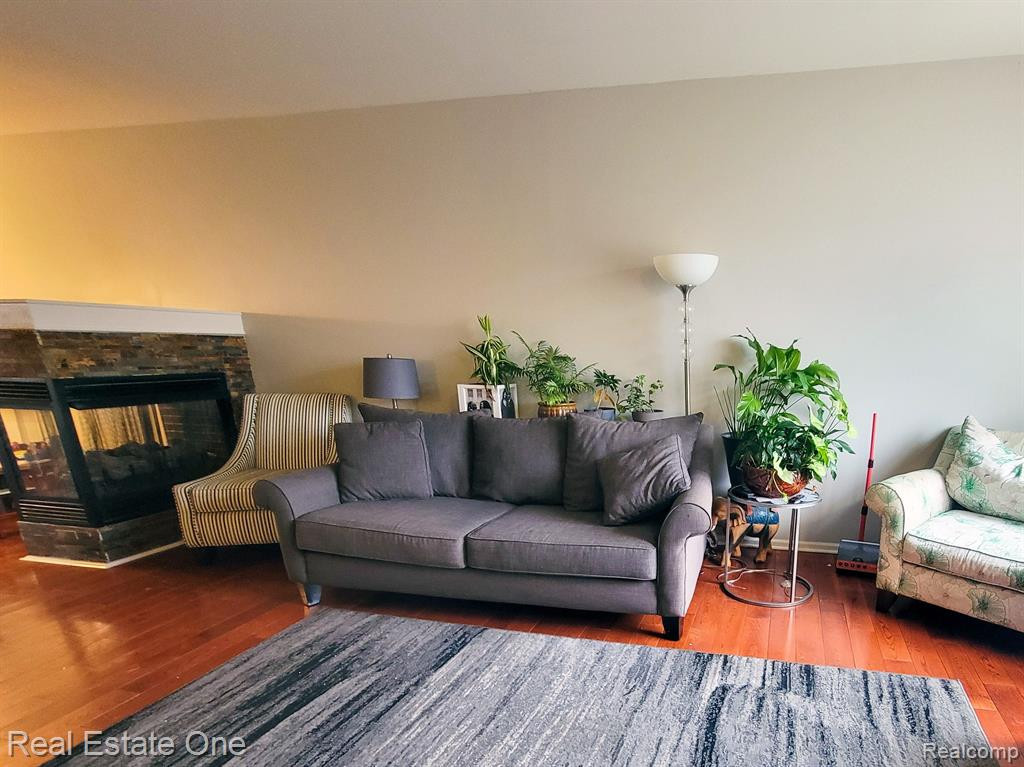 199 CENTER Boulevard, Wixom, MI 48393 — Photo 9