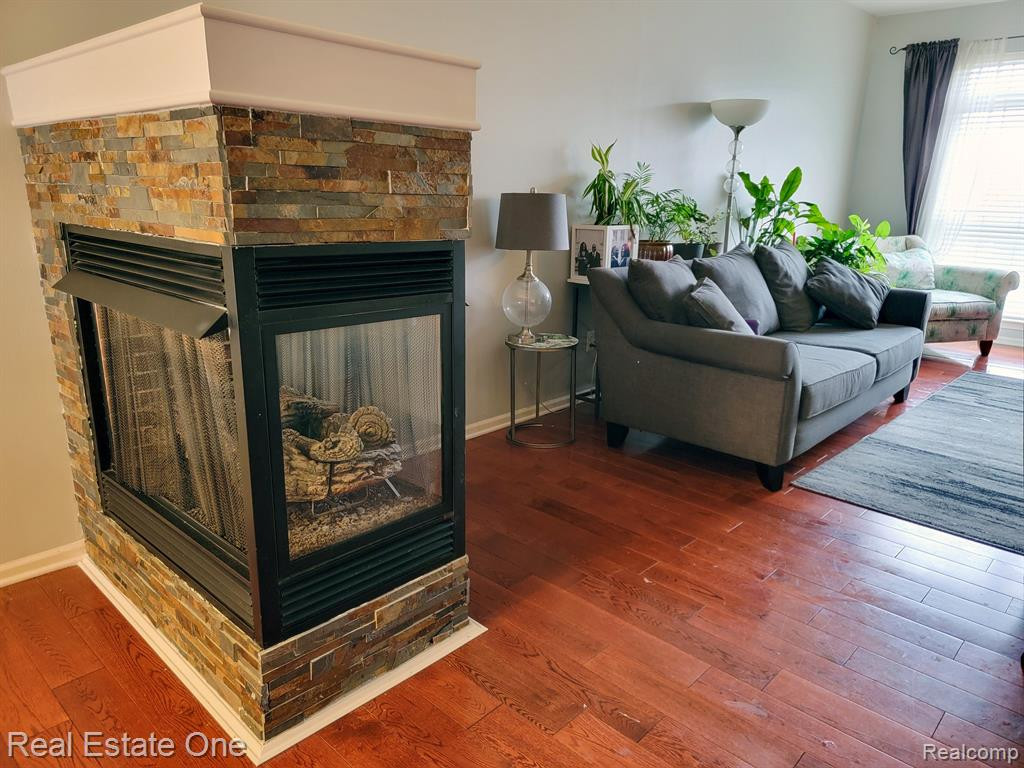 199 CENTER Boulevard, Wixom, MI 48393 — Photo 10