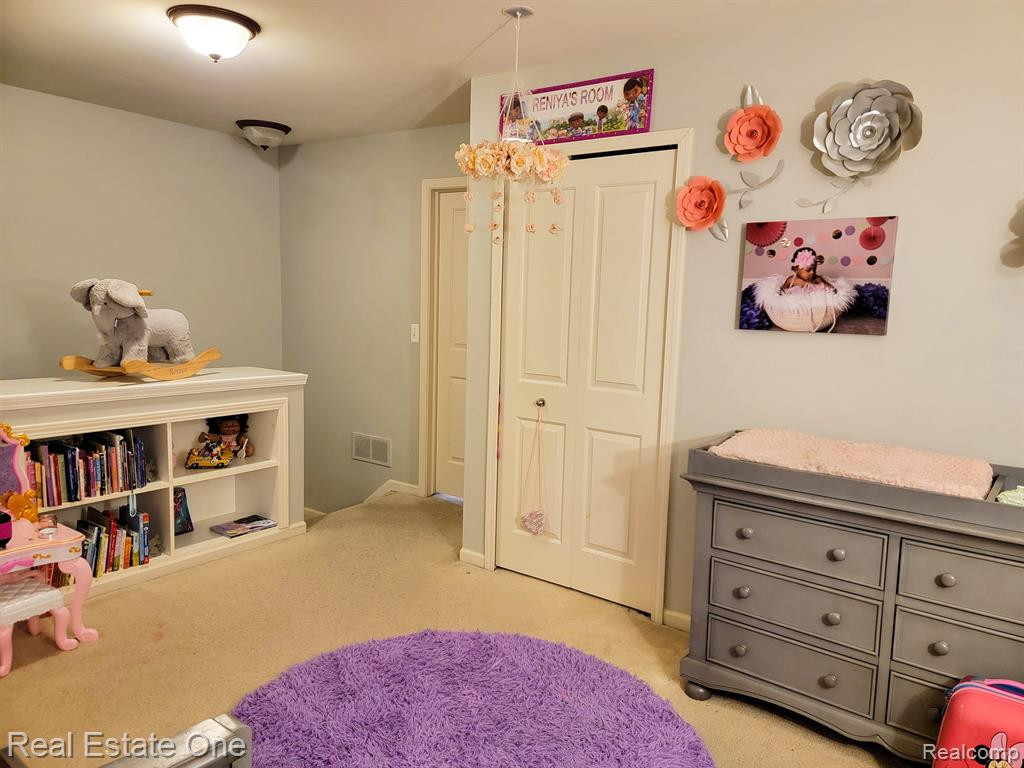 199 CENTER Boulevard, Wixom, MI 48393 — Photo 14
