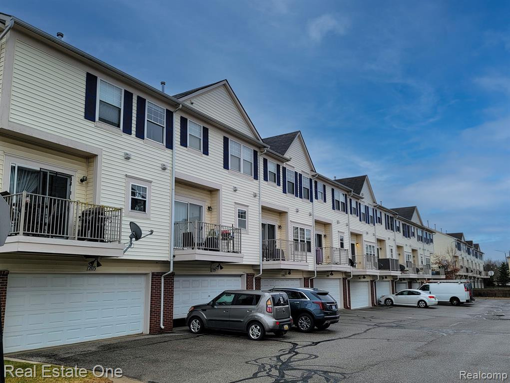 199 CENTER Boulevard, Wixom, MI 48393 — Photo 21