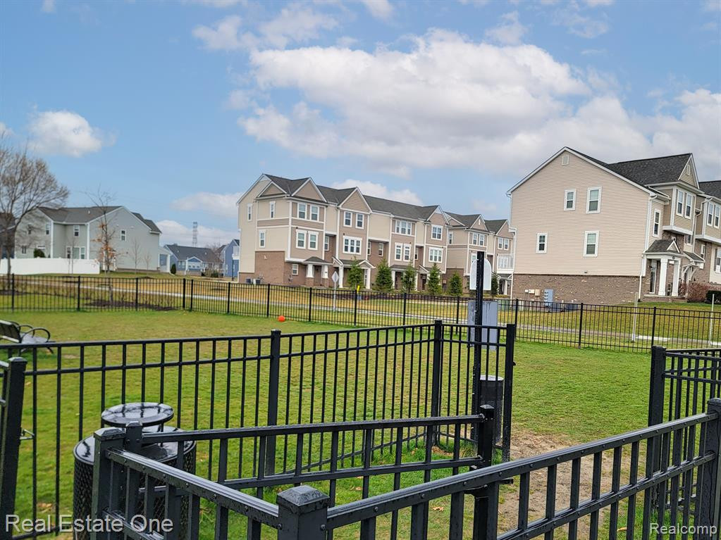 199 CENTER Boulevard, Wixom, MI 48393 — Photo 23