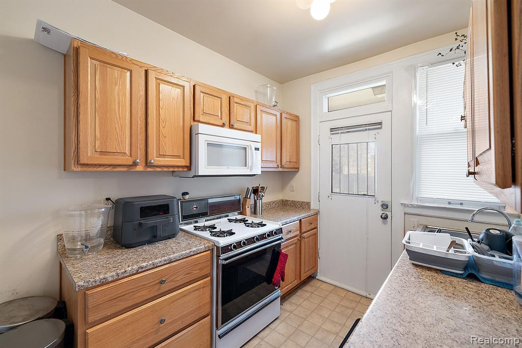 8006 3RD Street, 25, Detroit, MI 48202 — Photo 14