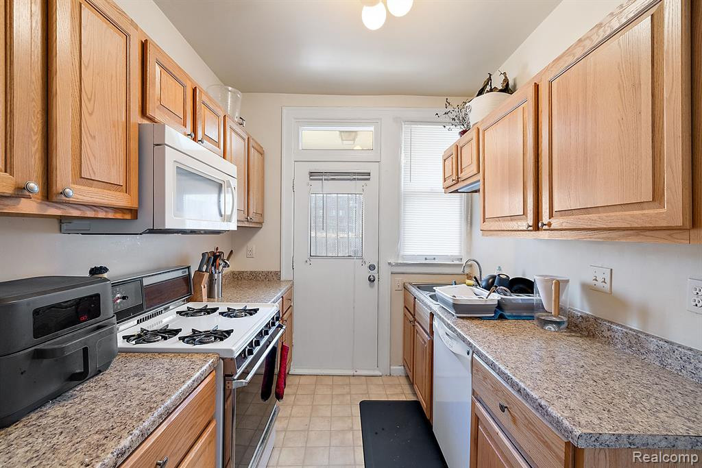 8006 3RD Street, 25, Detroit, MI 48202 — Photo 15