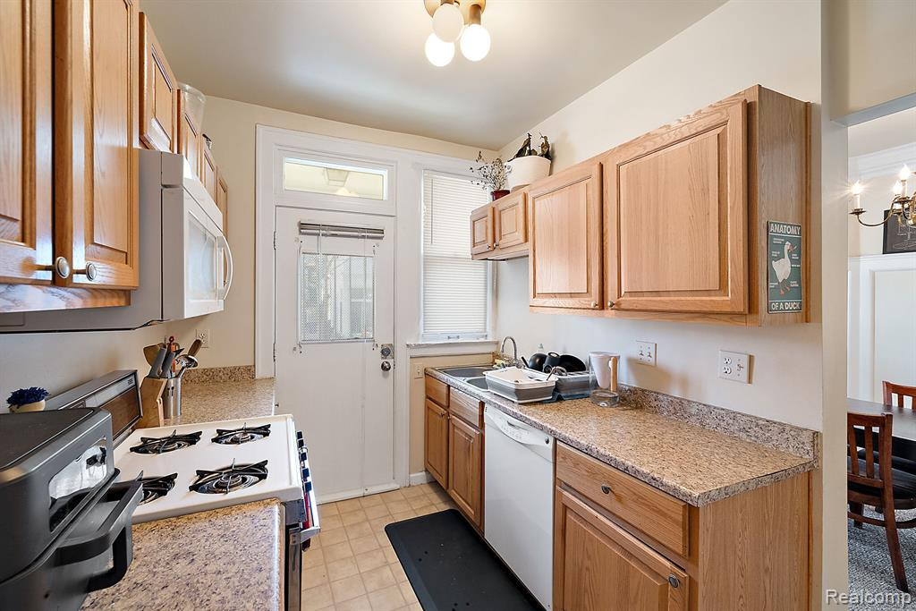 8006 3RD Street, 25, Detroit, MI 48202 — Photo 16