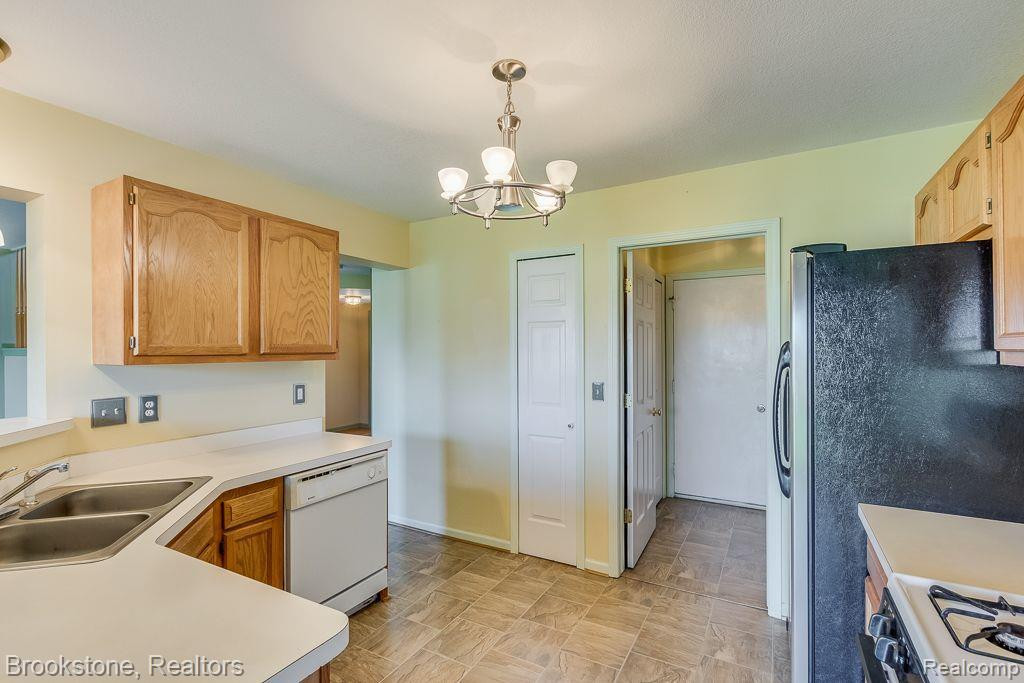 4305 WILLOW VIEW Court, Howell, MI 48843 — Photo 21
