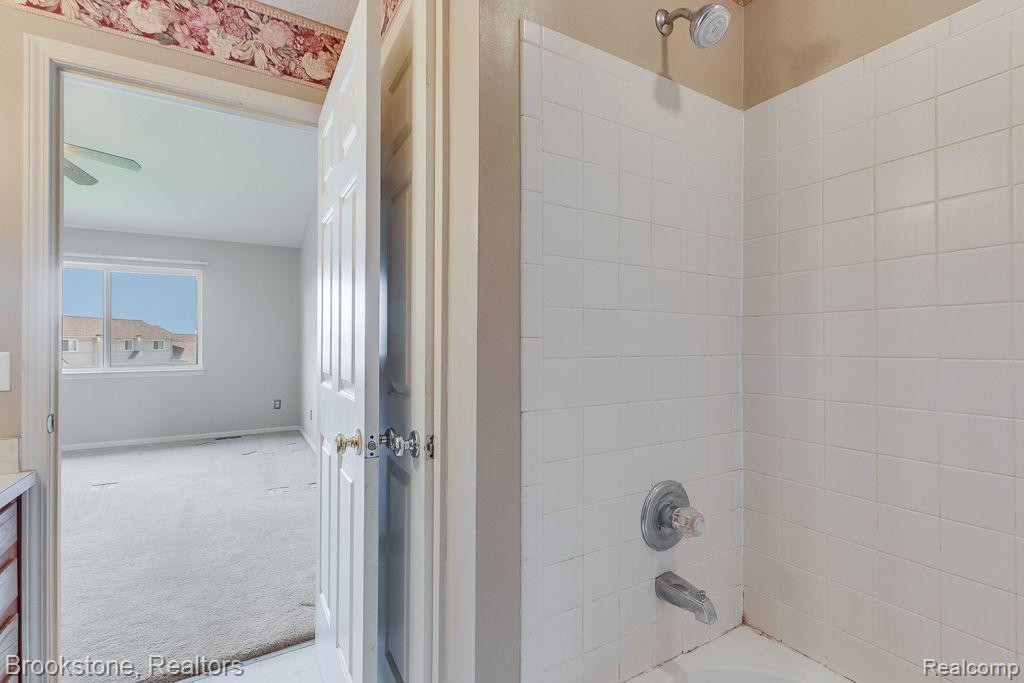 4305 WILLOW VIEW Court, Howell, MI 48843 — Photo 35