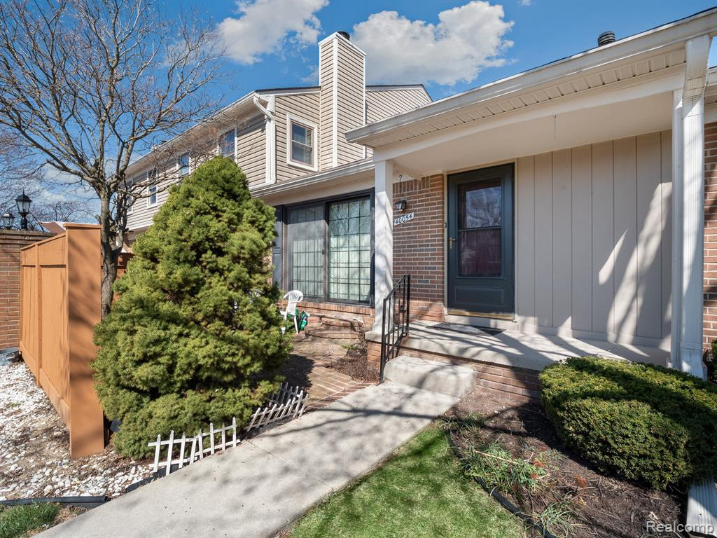 40054 CROSSWINDS, Novi, MI — Photo 2