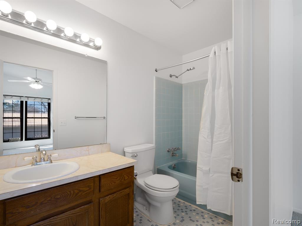 40054 CROSSWINDS, Novi, MI — Photo 16
