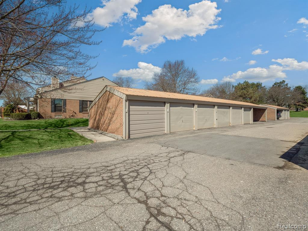 40054 CROSSWINDS, Novi, MI — Photo 25