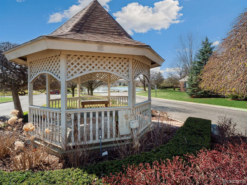 40054 CROSSWINDS, Novi, MI — Photo 42