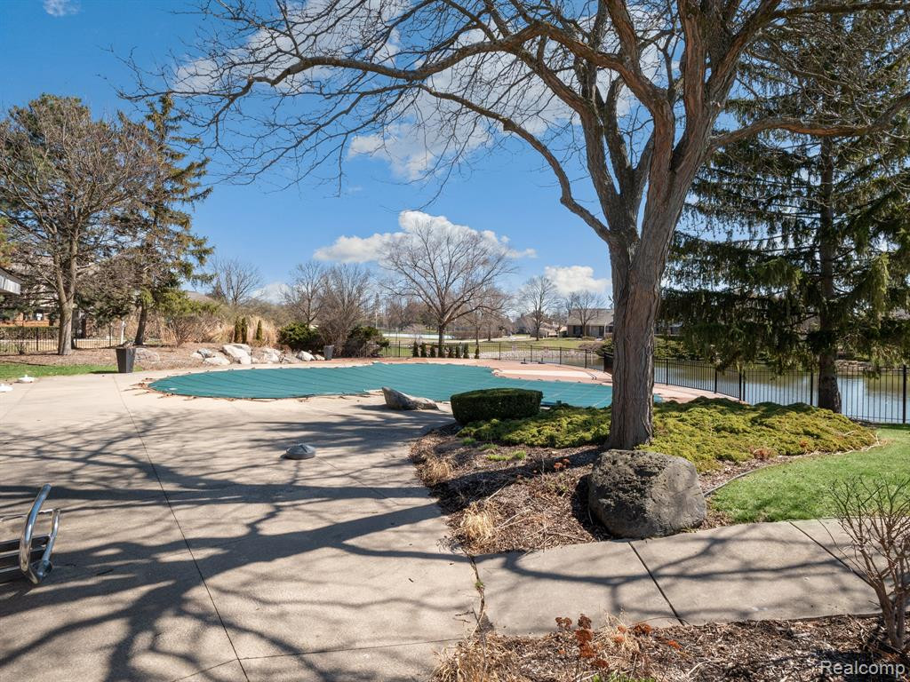 40054 CROSSWINDS, Novi, MI — Photo 43
