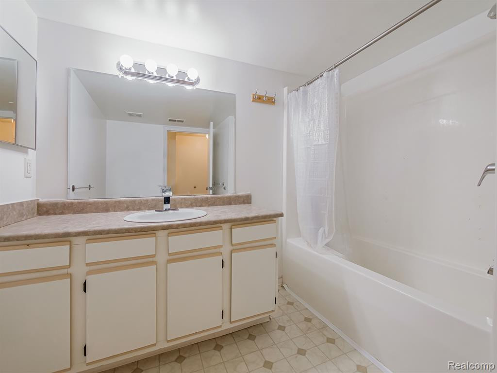 2152 STONE SCHOOL Circle, Ann Arbor, MI 48108 — Photo 8