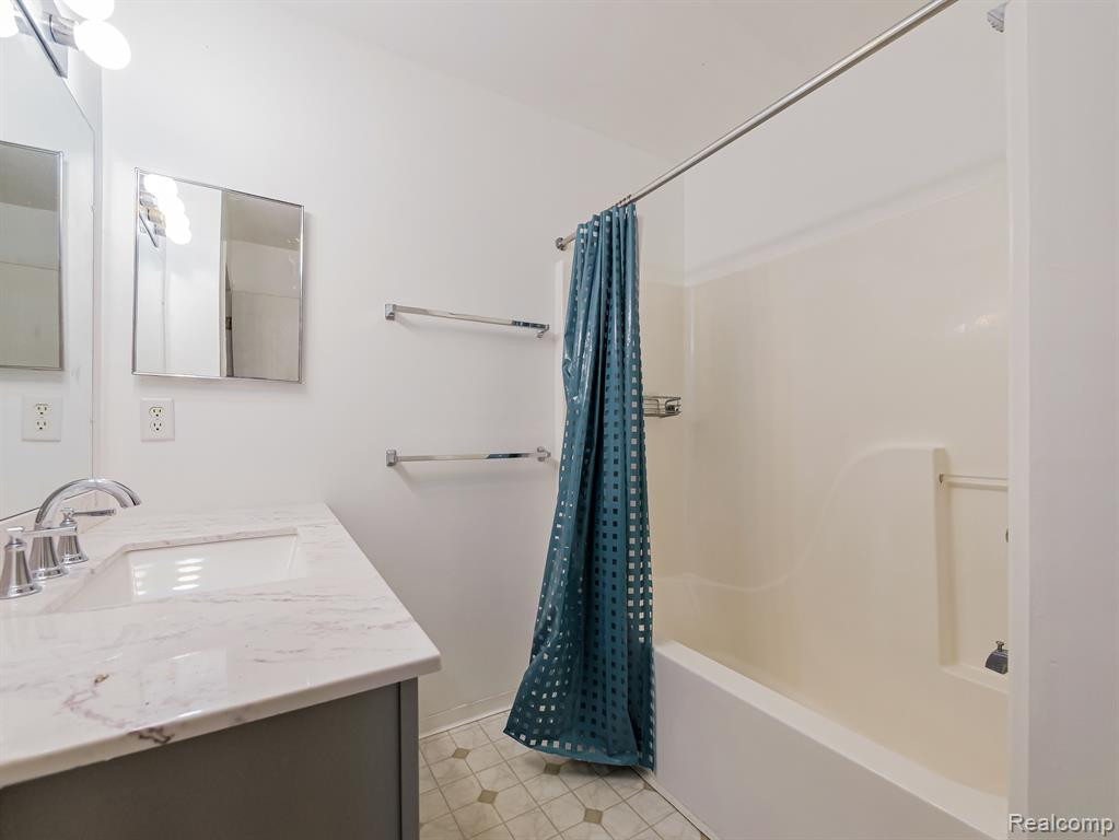 2152 STONE SCHOOL Circle, Ann Arbor, MI 48108 — Photo 15