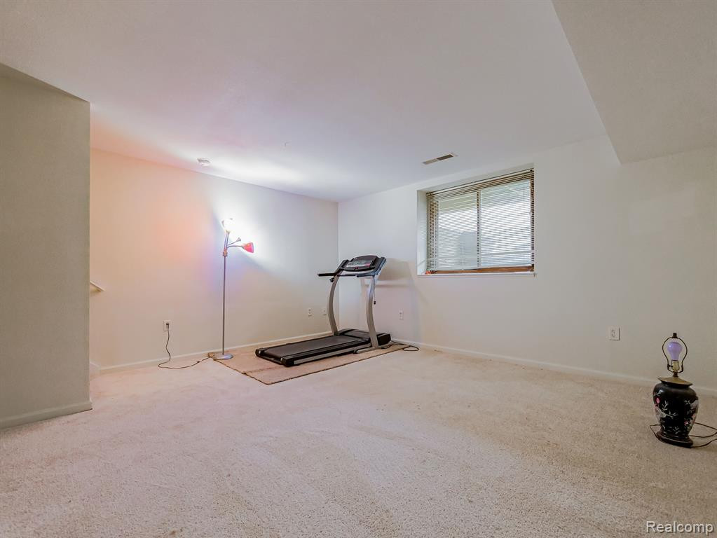 2152 STONE SCHOOL Circle, Ann Arbor, MI 48108 — Photo 17
