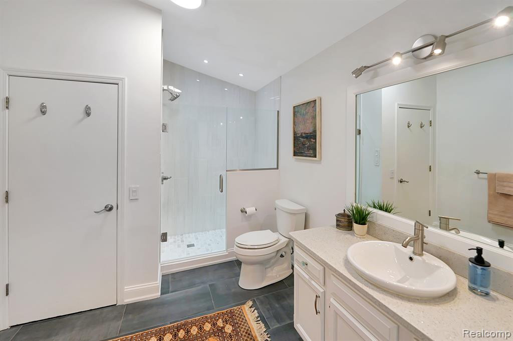 511 BELLEVUE Avenue, Lake Orion, MI 48362 — Photo 38
