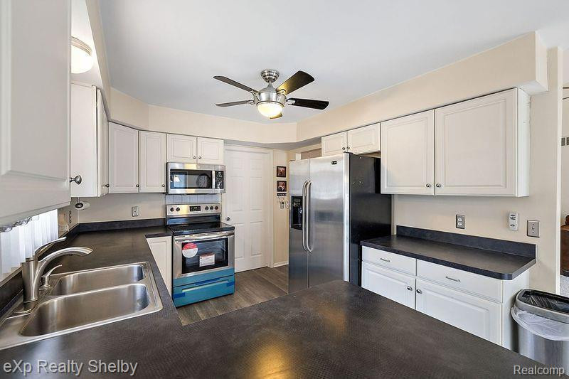 45853 KARAM Drive, Shelby Twp, MI 48315 — Photo 13