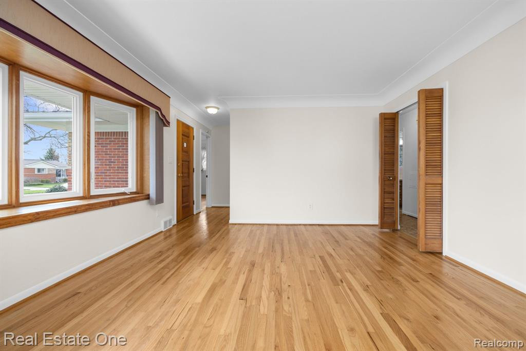 9901 PERE Avenue, Livonia, MI 48150 — Photo 4