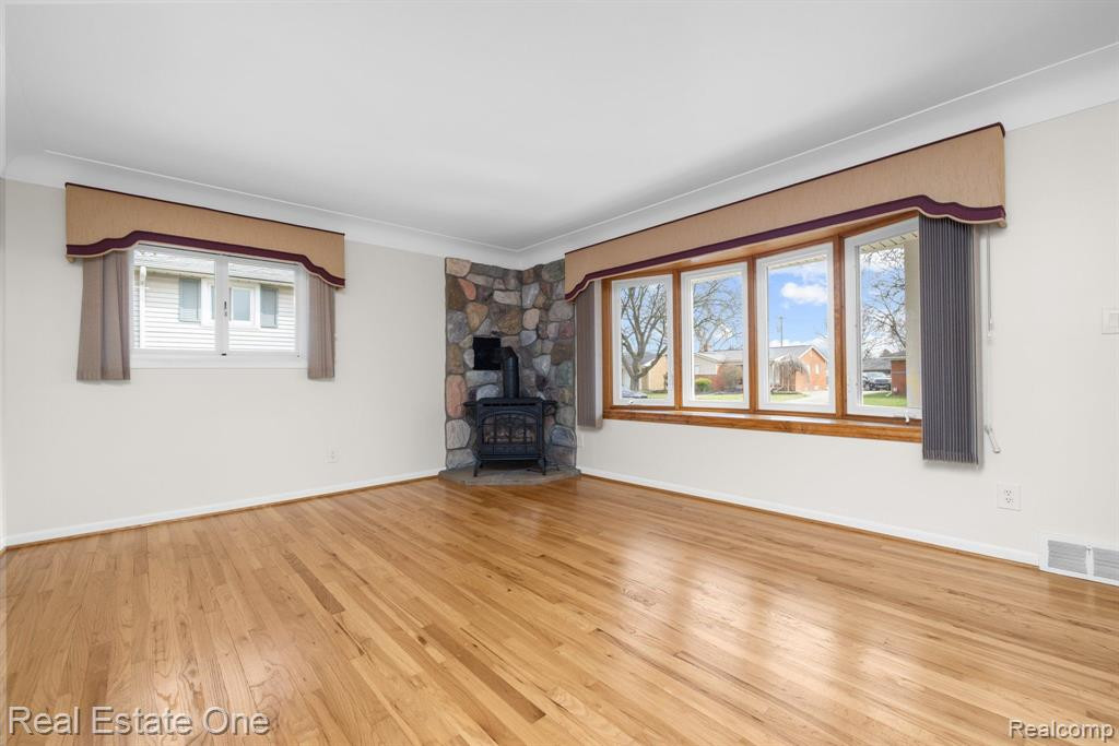 9901 PERE Avenue, Livonia, MI 48150 — Photo 5