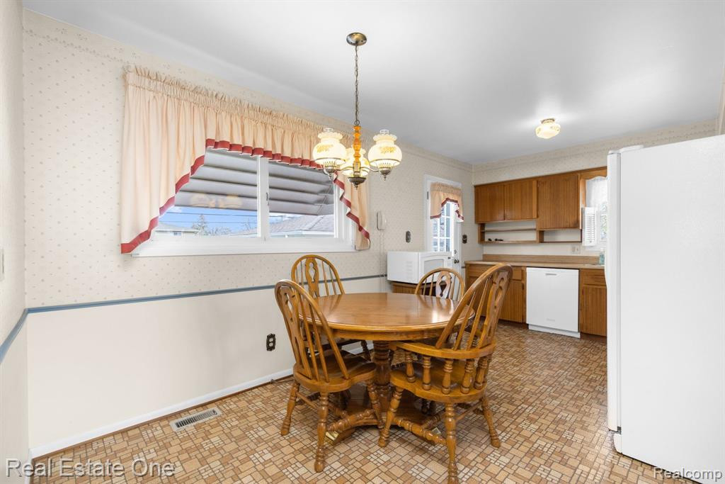 9901 PERE Avenue, Livonia, MI 48150 — Photo 7