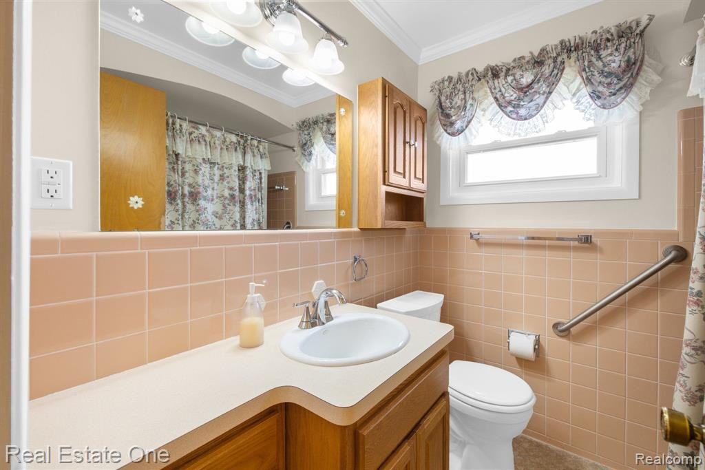 9901 PERE Avenue, Livonia, MI 48150 — Photo 10
