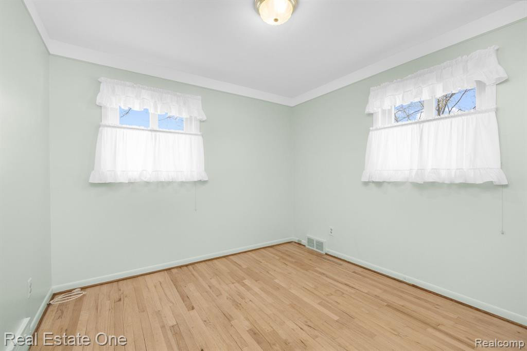 9901 PERE Avenue, Livonia, MI 48150 — Photo 12