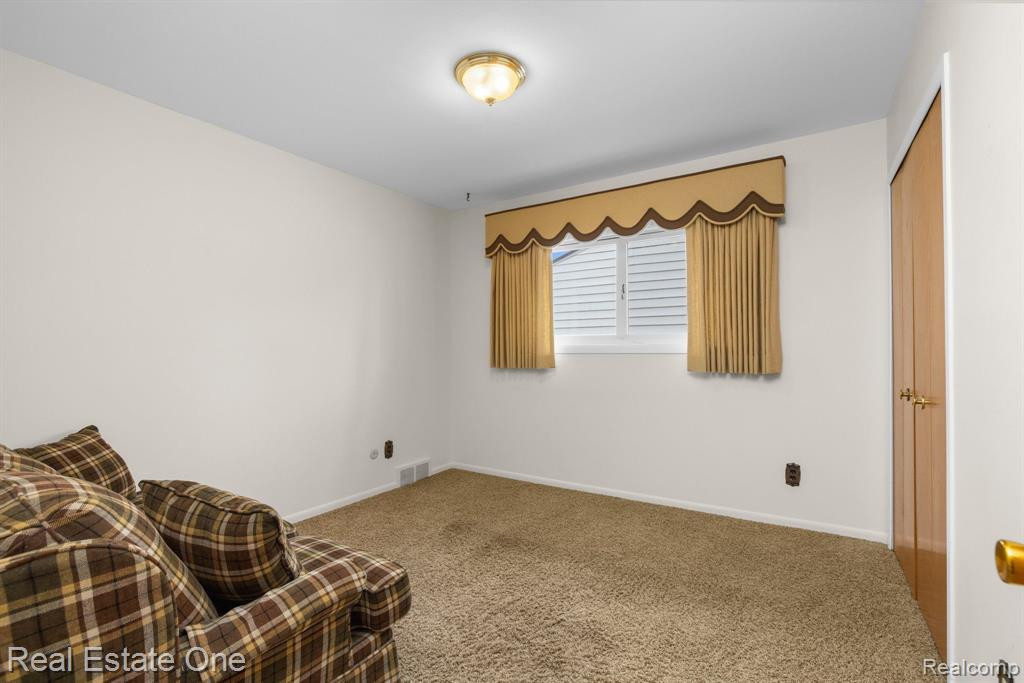 9901 PERE Avenue, Livonia, MI 48150 — Photo 13