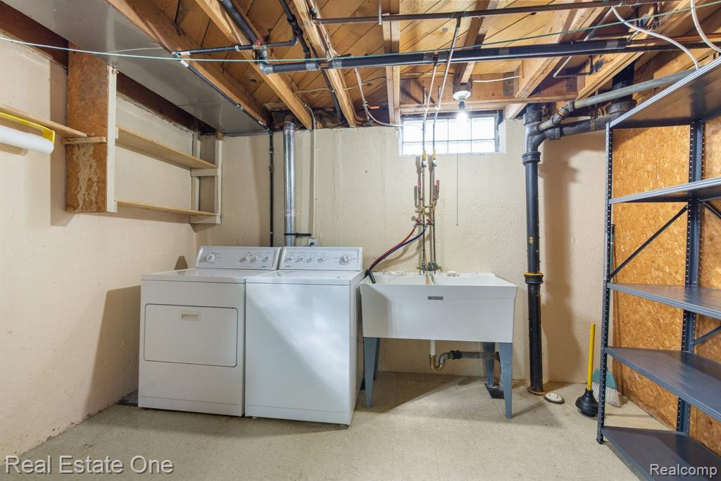 9901 PERE Avenue, Livonia, MI 48150 — Photo 17