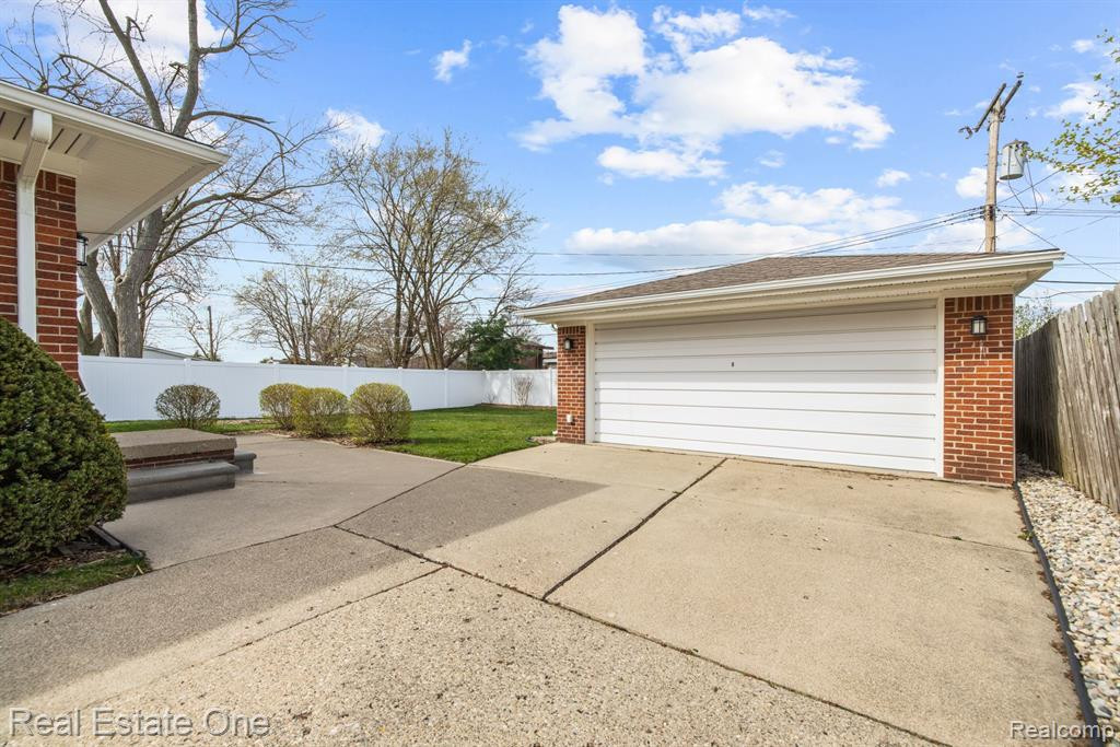 9901 PERE Avenue, Livonia, MI 48150 — Photo 20