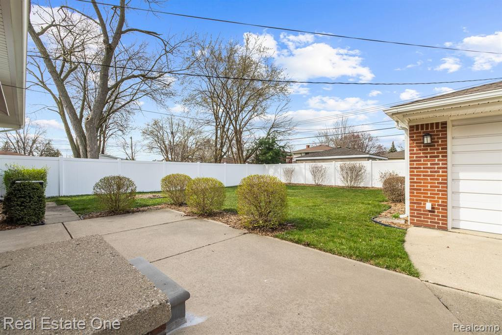 9901 PERE Avenue, Livonia, MI 48150 — Photo 21