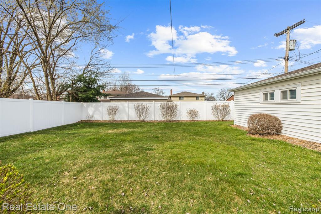 9901 PERE Avenue, Livonia, MI 48150 — Photo 22