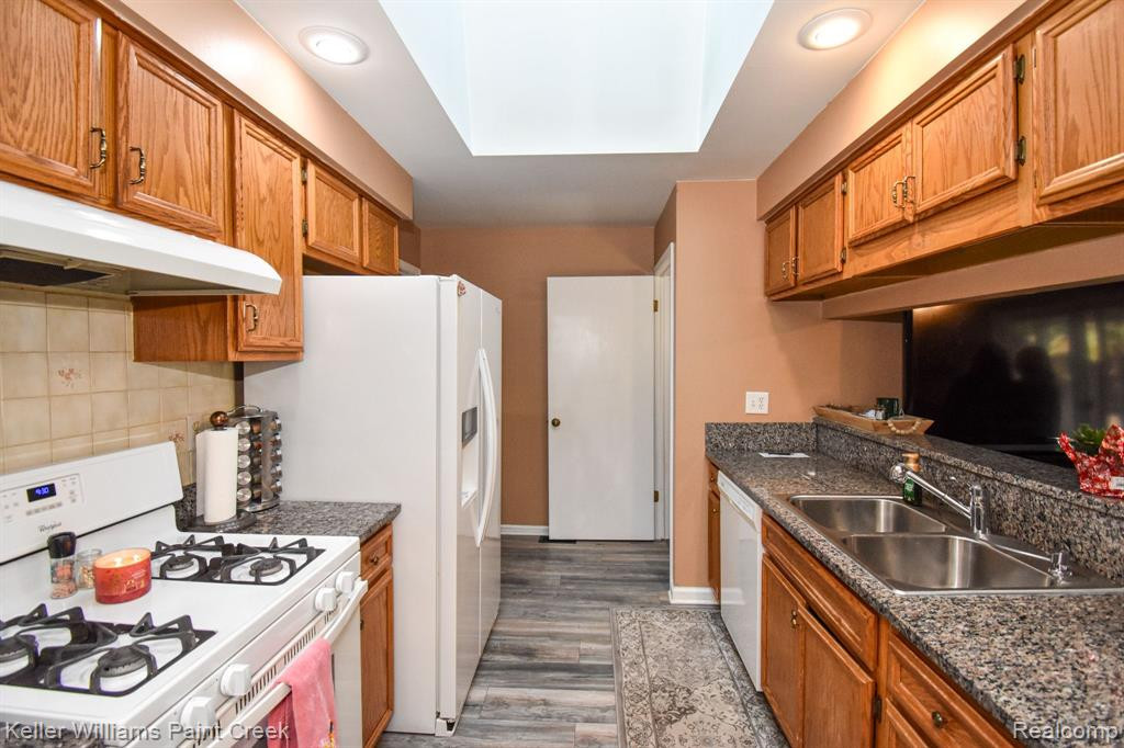 49116 CONWAY, Shelby Twp, MI 48315 — Photo 11