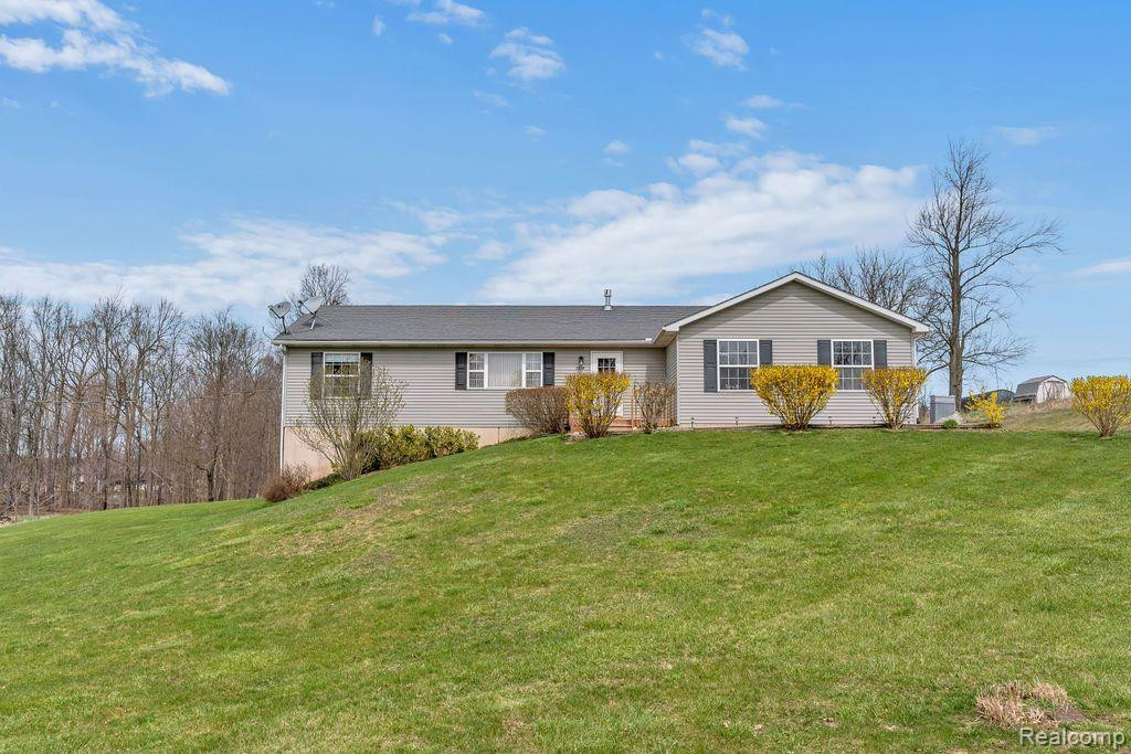 5814 HAYNER Road, Fowlerville, MI 48836 — Photo 2