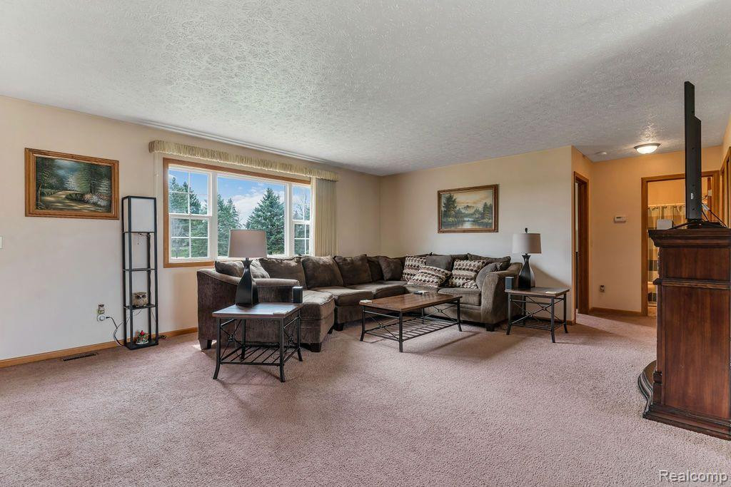 5814 HAYNER Road, Fowlerville, MI 48836 — Photo 8